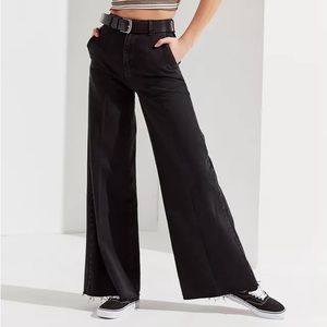 Urban wide-leg jeans, size 28. Never worn (still has tags)